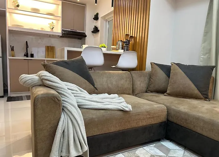 Apartment Cylo's Place Spacious 2br Linked To Mrt Station Near Gma 7