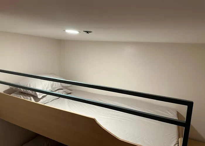 Cylo's Place Spacious 2br Linked To Mrt Station Near Gma 7 *