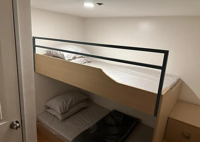 Apartment Cylo's Place Spacious 2br Linked To Mrt Station Near Gma 7